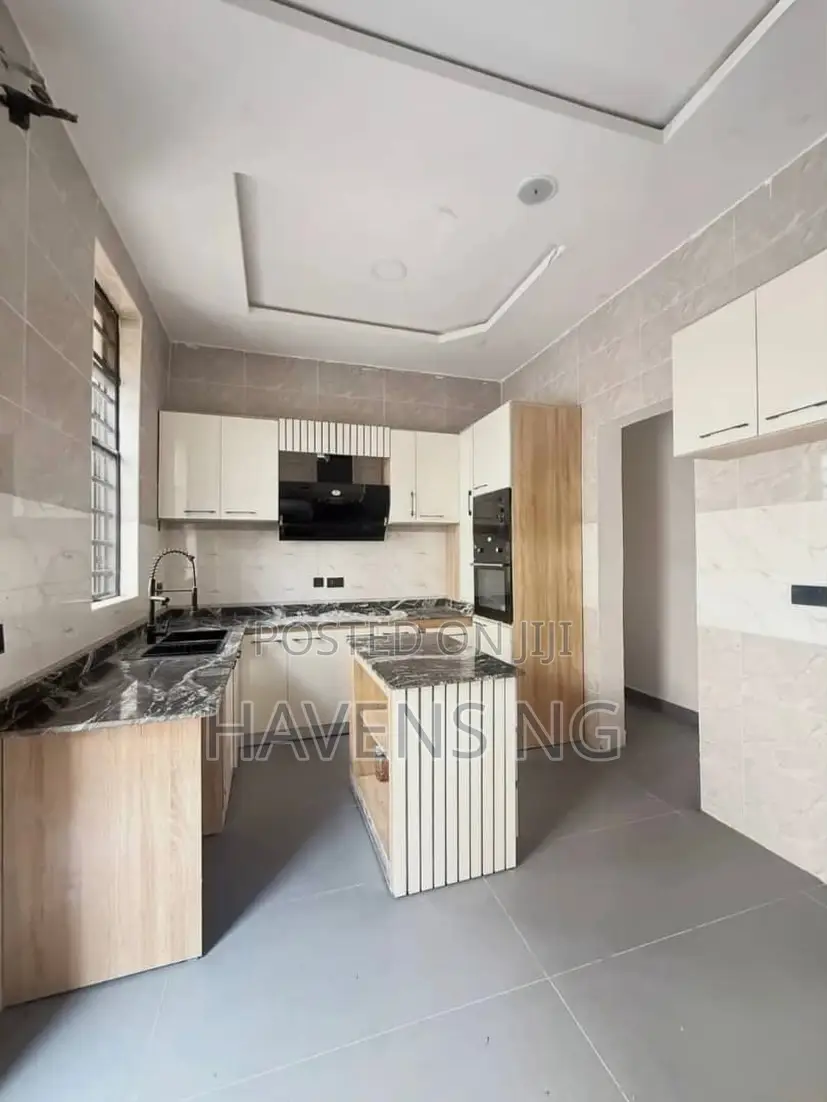 4bdrm Duplex in Lekki Phase 2 for sale