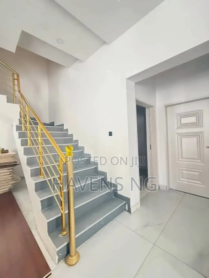 4bdrm Duplex in Lekki Phase 2 for sale