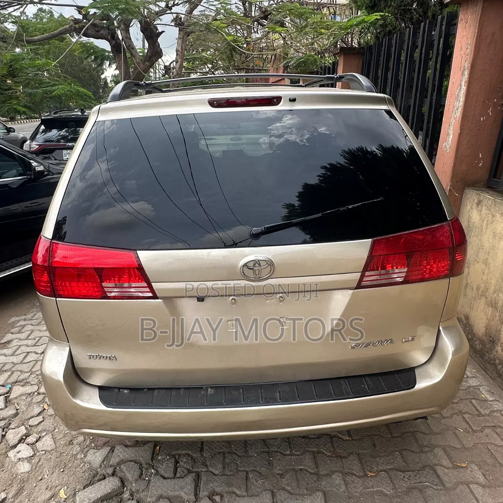 Toyota Sienna LE AWD 2005 Gold