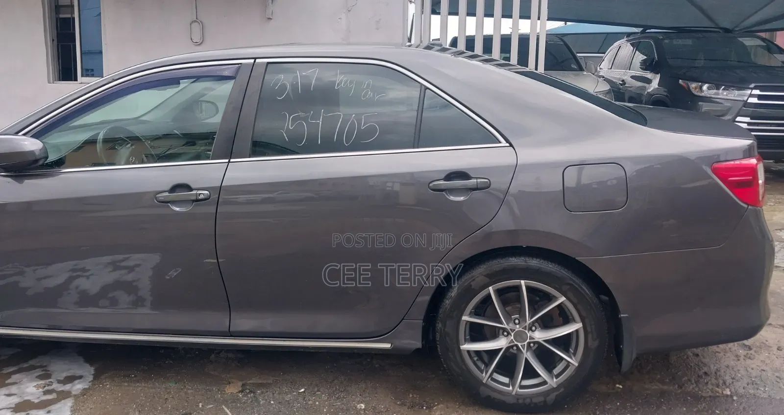 Toyota Camry XLE 4dr Sedan (2.5L 4cyl 6A) 2013 Gray