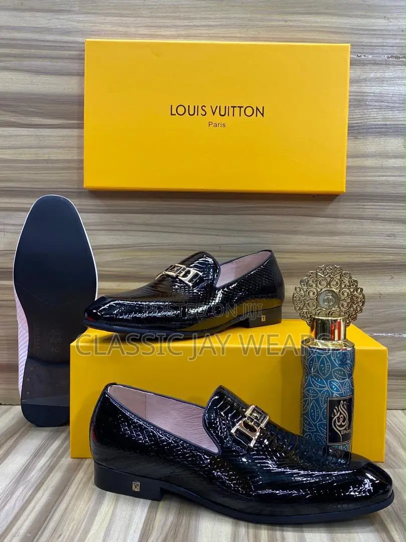 Wetlop Quality Shoe Available White and Black