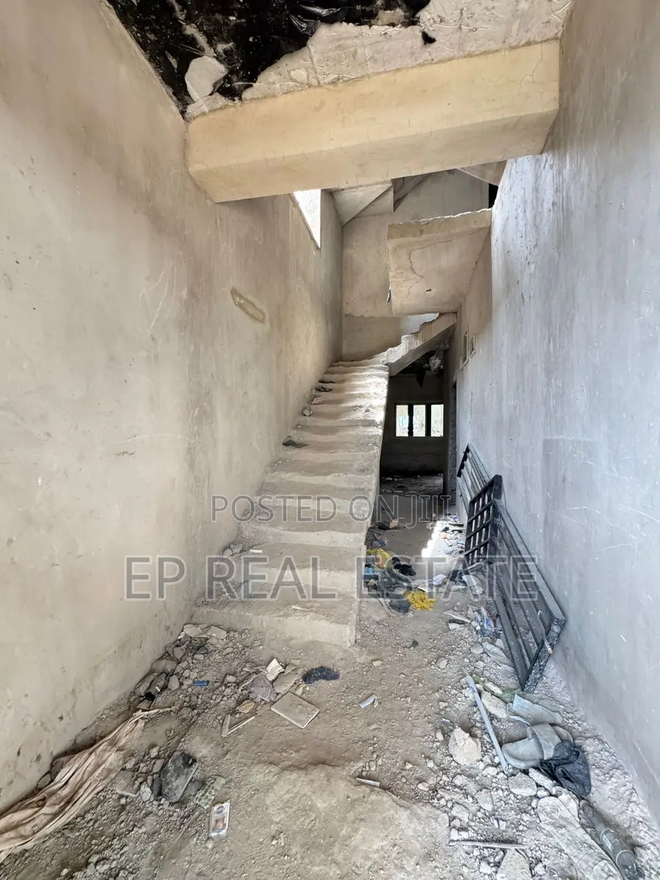 5bdrm Duplex in Gwarinpa for sale