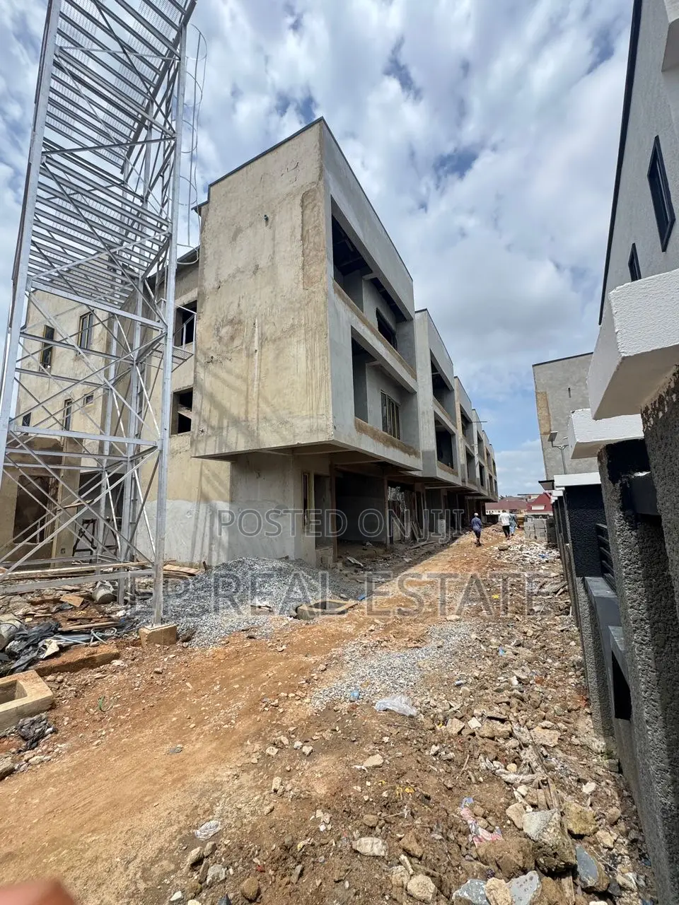5bdrm Duplex in Gwarinpa for sale