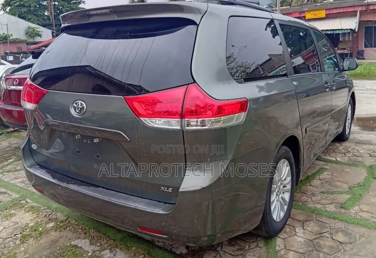 Toyota Sienna 2013 Gray