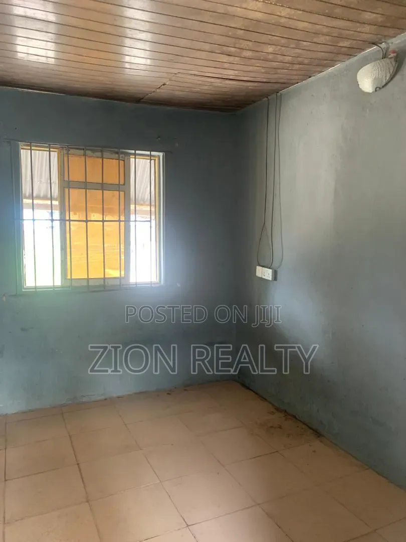 1bdrm Bedsitter in New Road, Awoyaya for rent