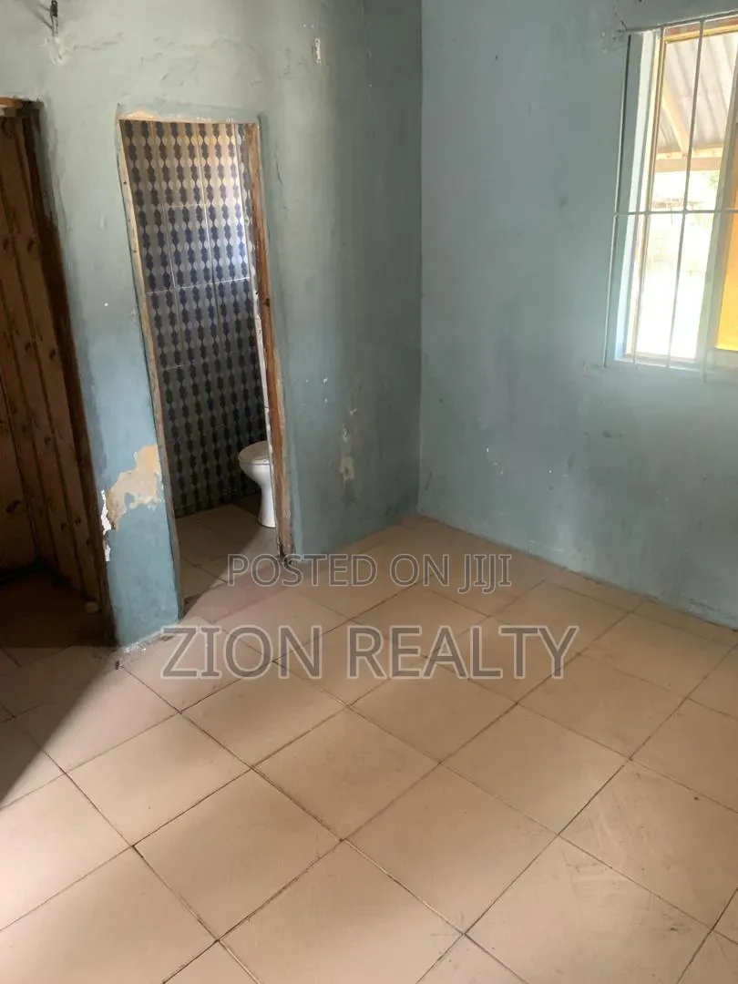 1bdrm Bedsitter in New Road, Awoyaya for rent