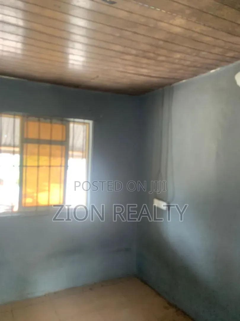 1bdrm Bedsitter in New Road, Awoyaya for rent