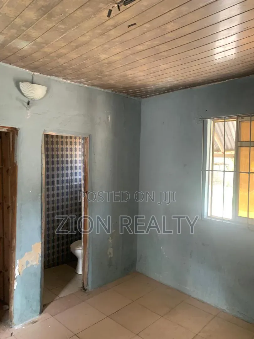 1bdrm Bedsitter in New Road, Awoyaya for rent