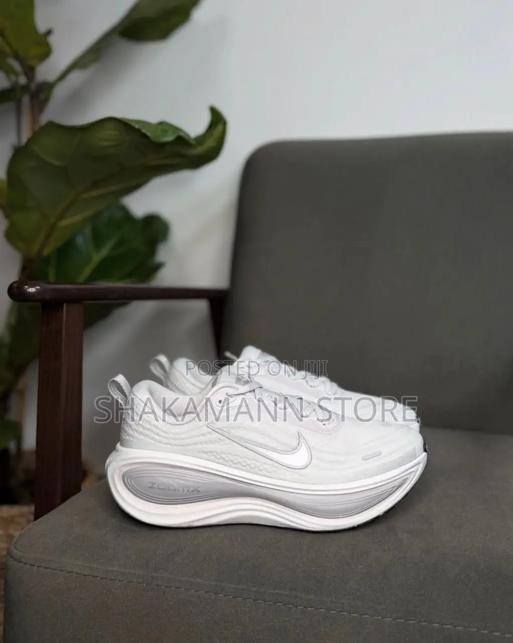 Vomero Plus “White“ Now Available in Stores