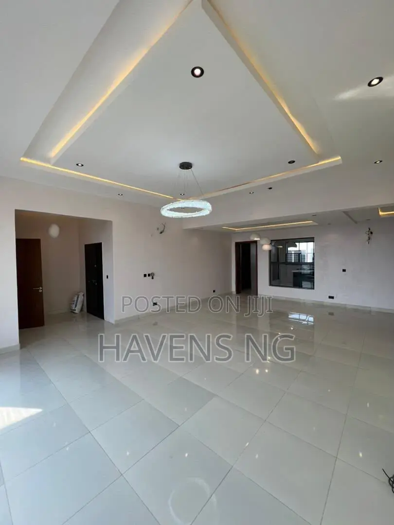 3bdrm Penthouse in Lekki Phase 1 for sale