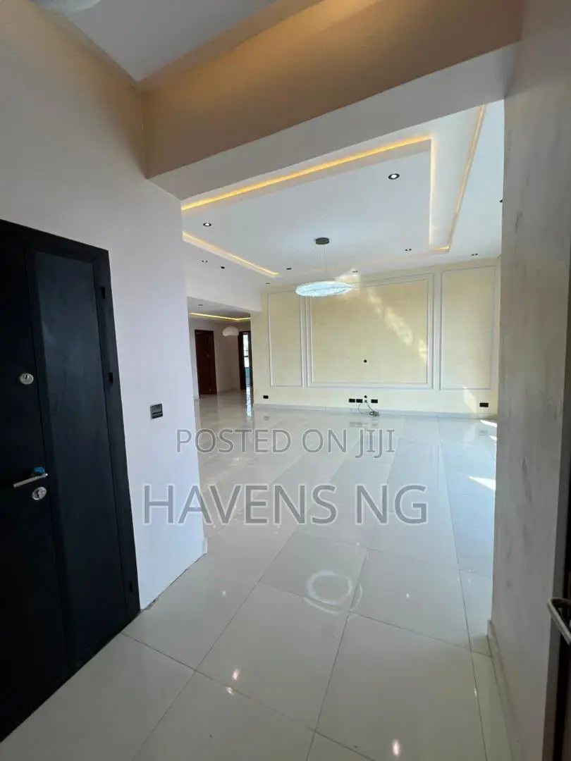 3bdrm Penthouse in Lekki Phase 1 for sale