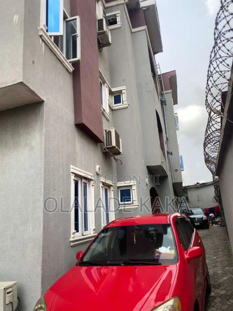 3bdrm Block of Flats in Aguda / Ogba for sale