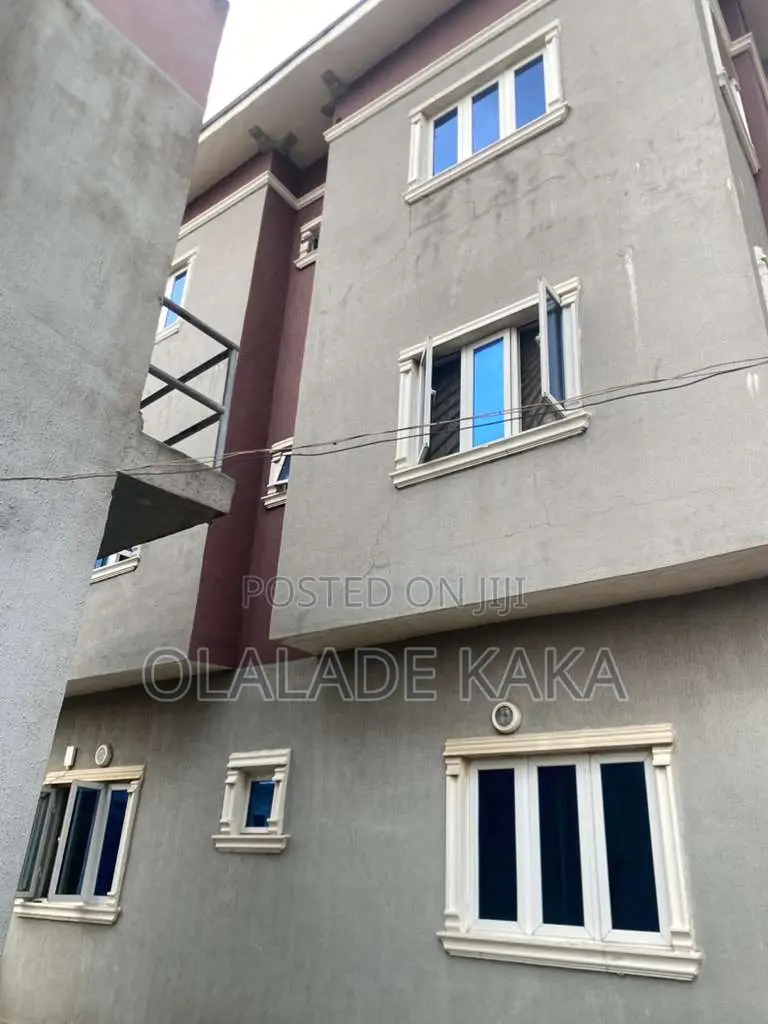 3bdrm Block of Flats in Aguda / Ogba for sale