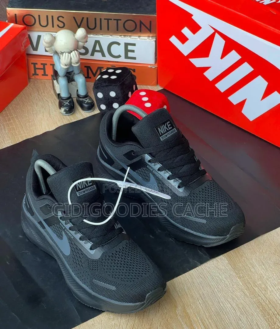 Nike Zoom Pegasus 40 Running Shoes
Size 40-46