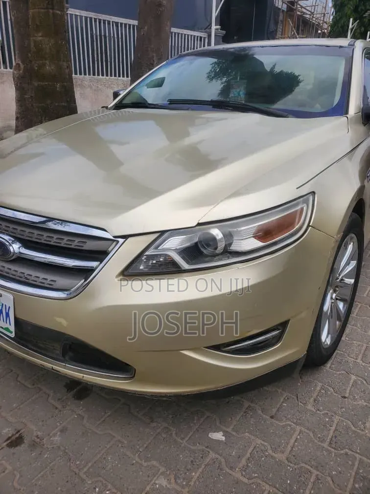 Ford Taurus SE 2010 Gold