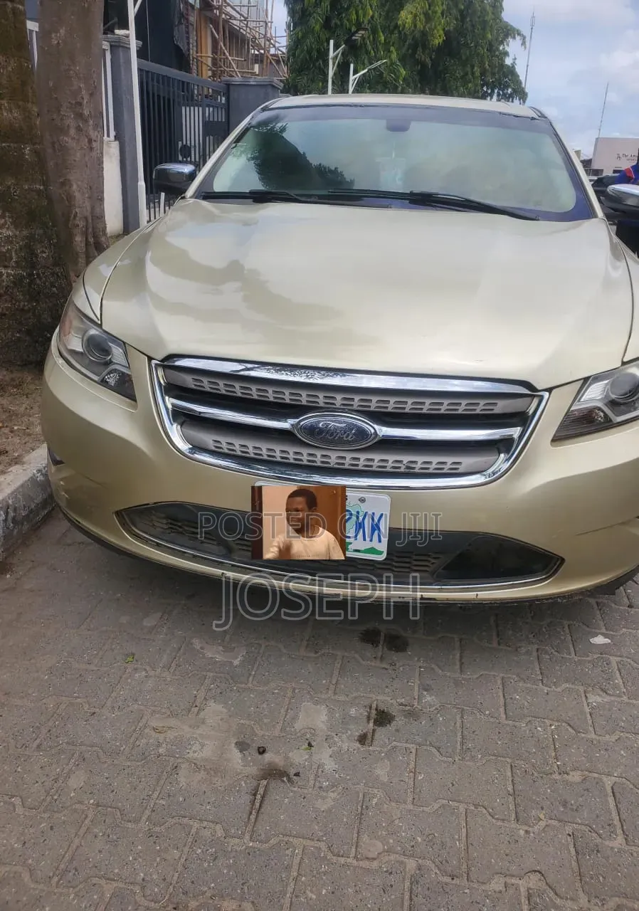 Ford Taurus SE 2010 Gold