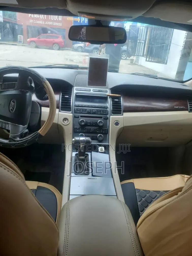 Ford Taurus SE 2010 Gold