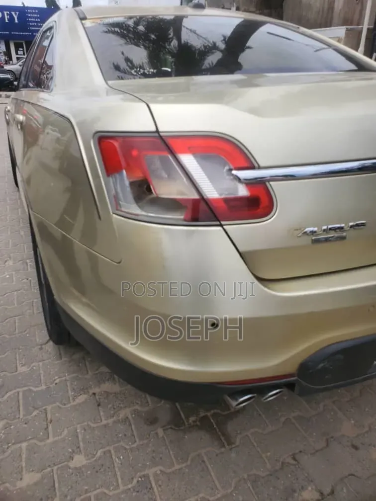 Ford Taurus SE 2010 Gold
