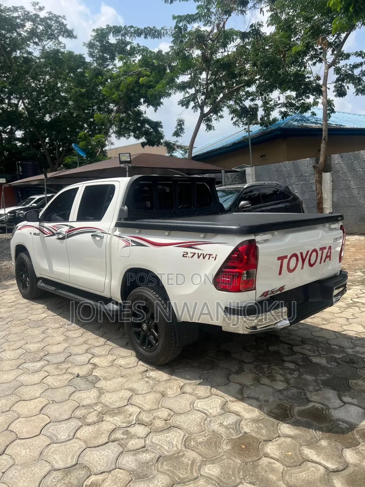 Toyota Hilux 2022 White