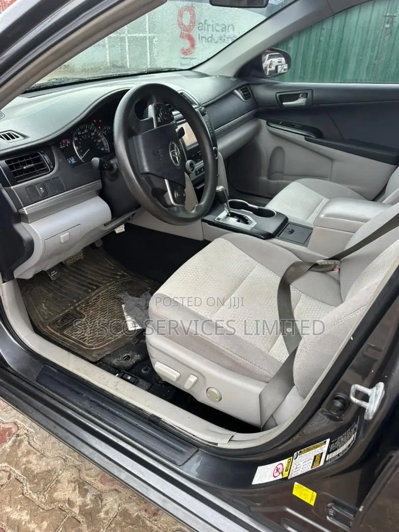 Toyota Camry LE 4dr Sedan (2.5L 4cyl 6A) 2013 Gray