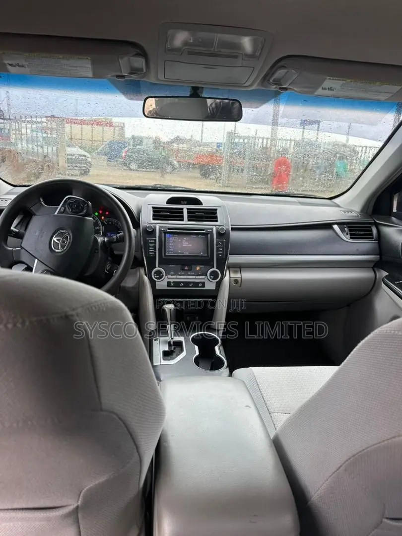 Toyota Camry LE 4dr Sedan (2.5L 4cyl 6A) 2013 Gray