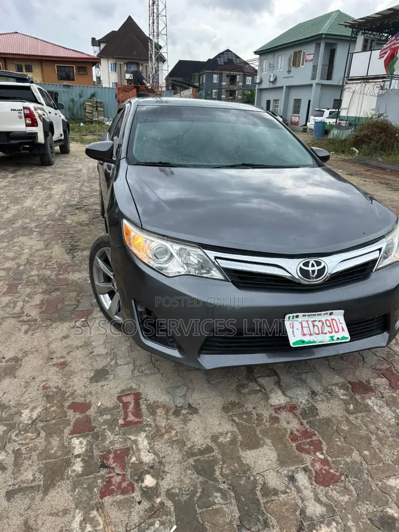 Toyota Camry LE 4dr Sedan (2.5L 4cyl 6A) 2013 Gray