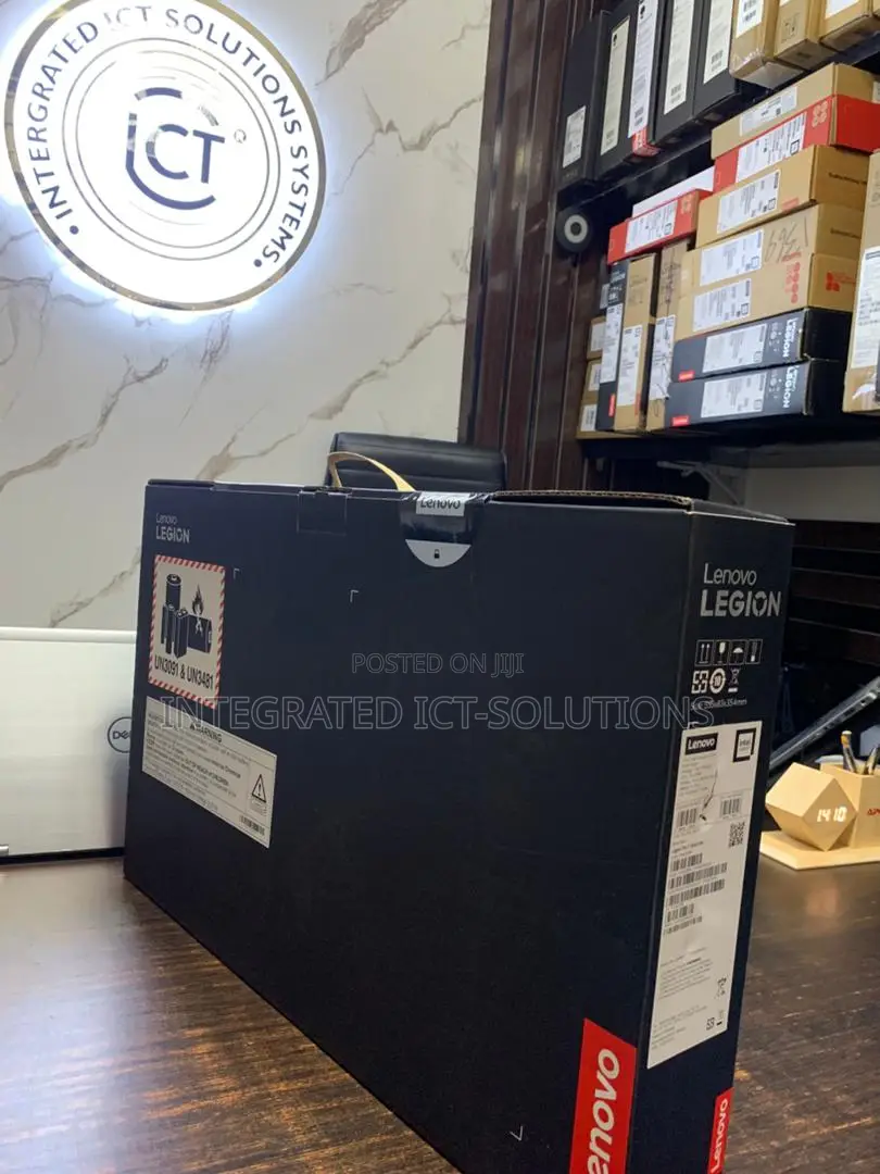 New Laptop Lenovo Legion Pro 7 64GB Intel Core Ultra 9 SSD 2T