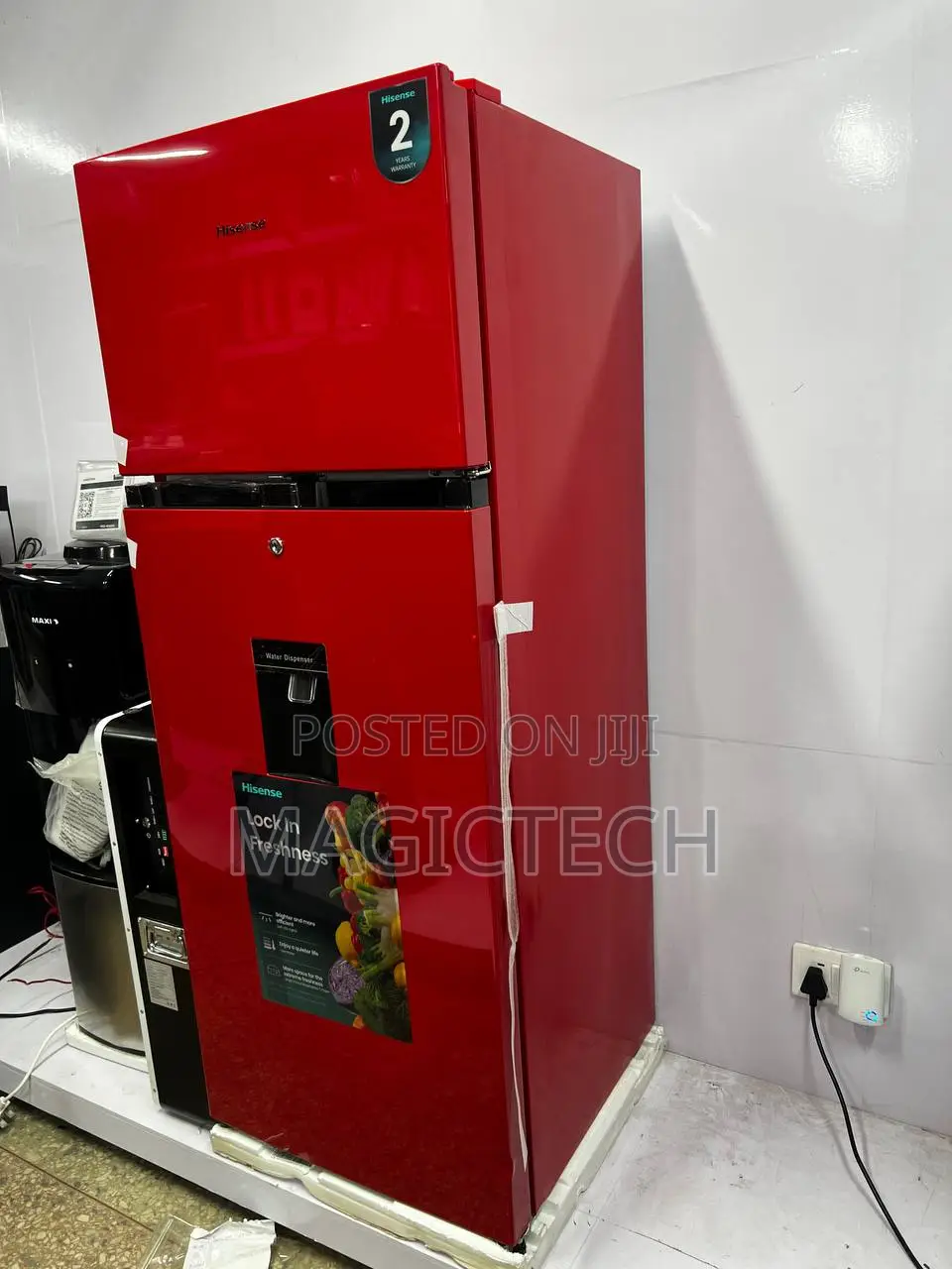 Hisense 204 Litres Top Freezer Refrigerator With Dispenser