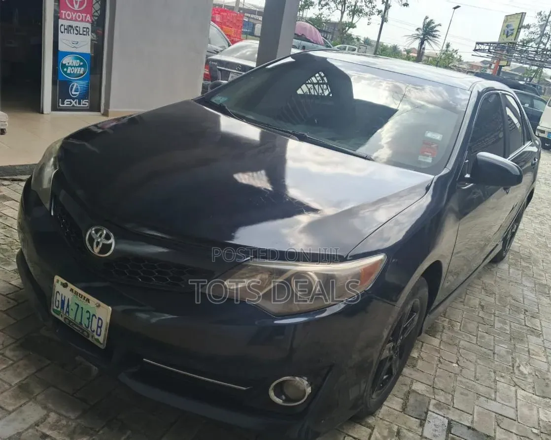 Toyota Camry SE 4dr Sedan (2.5L 4cyl 6A) 2014 Black