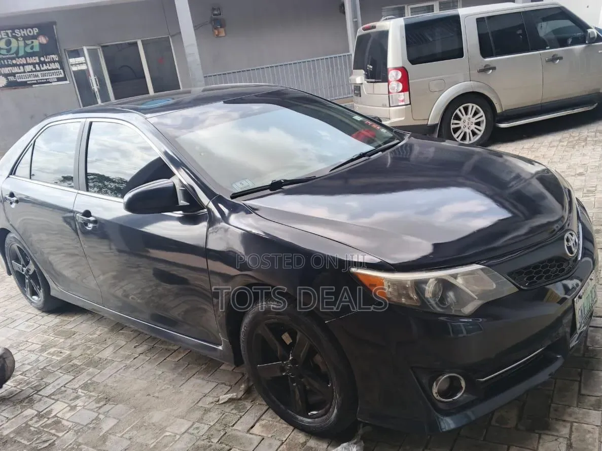 Toyota Camry SE 4dr Sedan (2.5L 4cyl 6A) 2014 Black