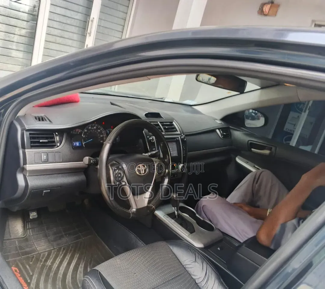 Toyota Camry SE 4dr Sedan (2.5L 4cyl 6A) 2014 Black