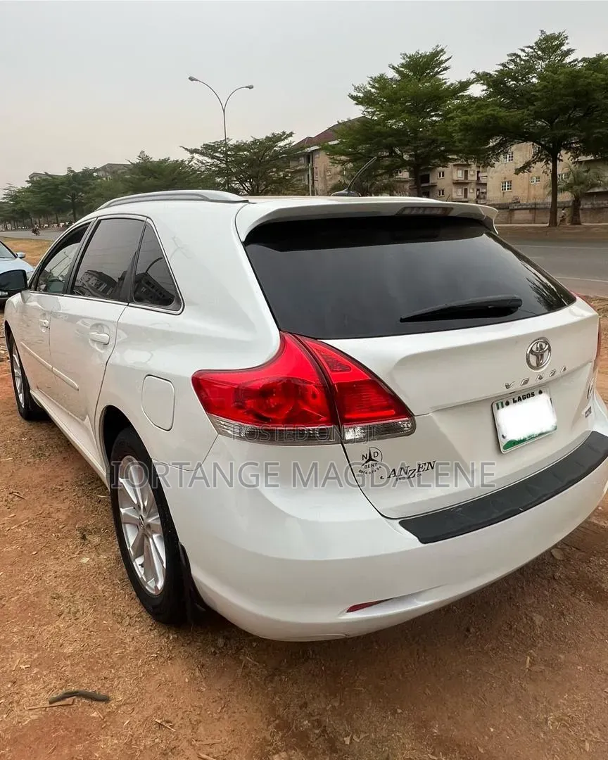 Toyota Venza 2010 White
