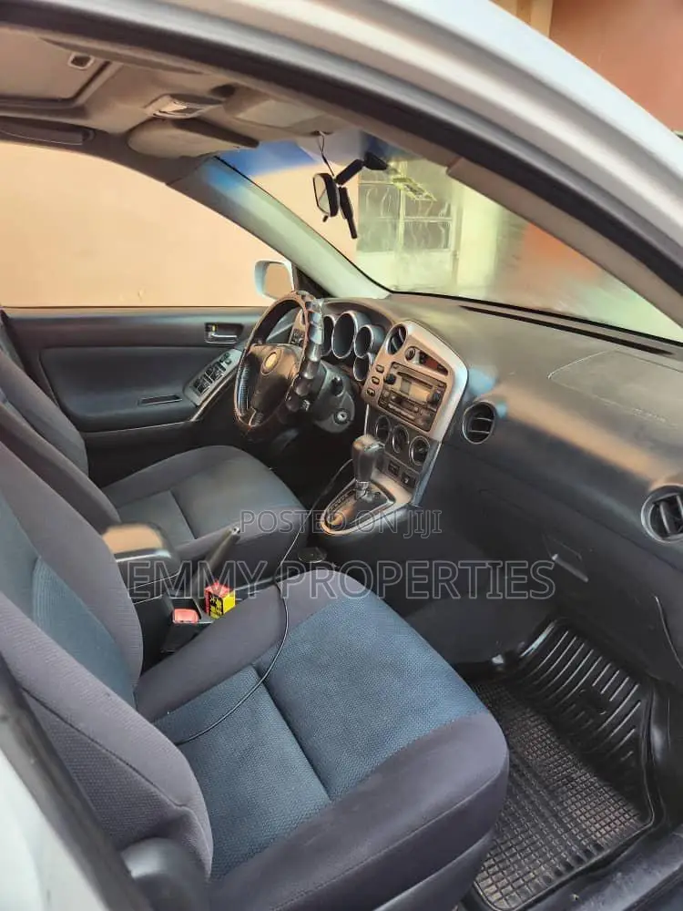 Toyota Matrix 2006 White