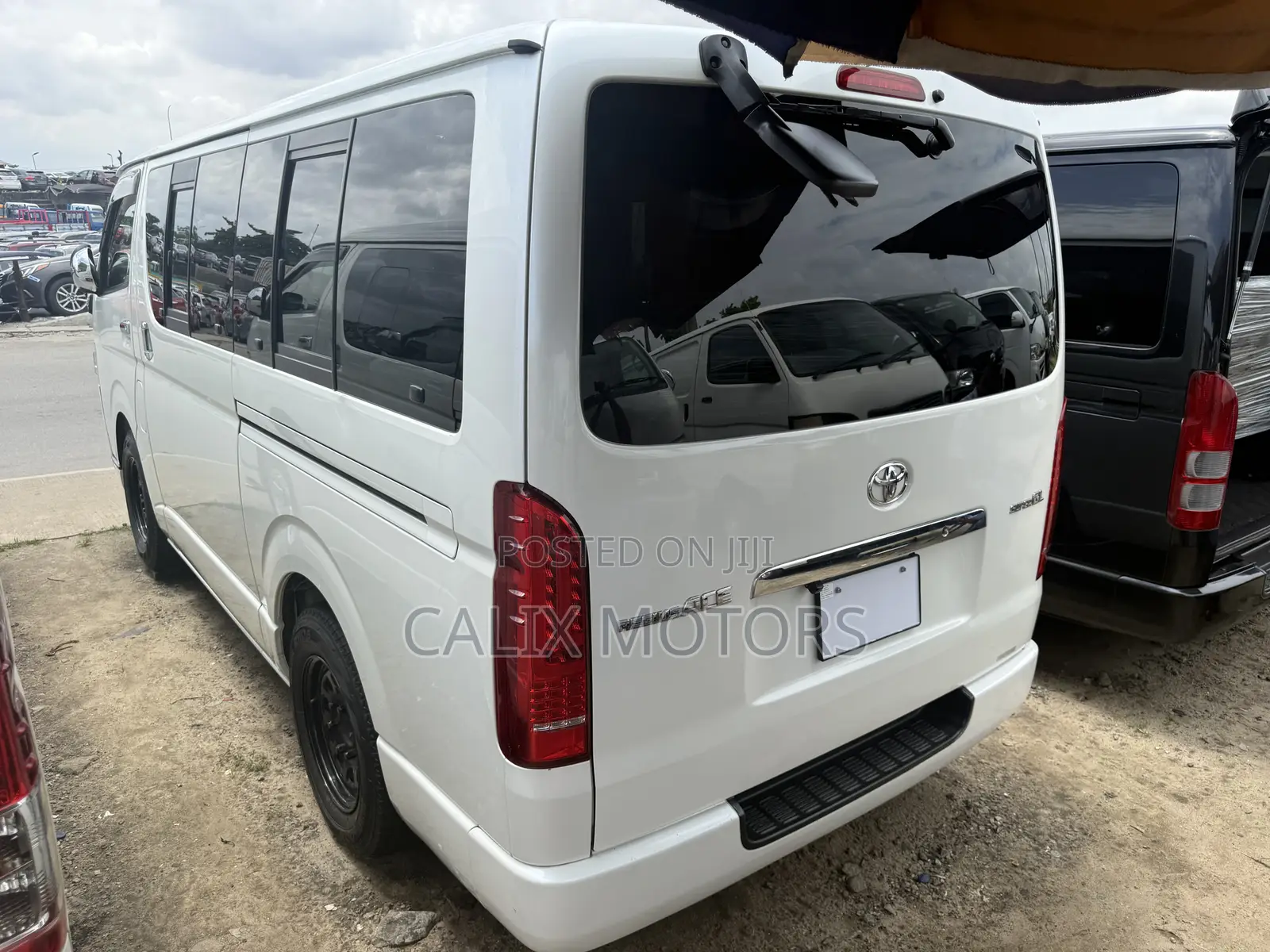 Toyota HiAce 2013 White