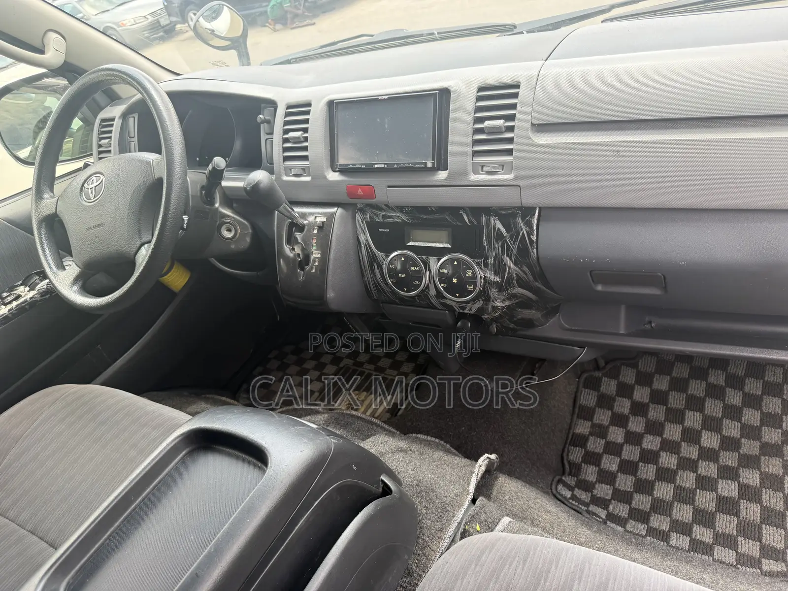 Toyota HiAce 2013 White