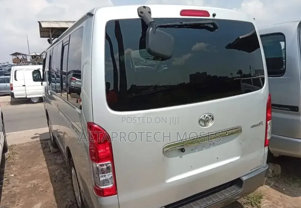 Toyota HiAce 2014 Grey