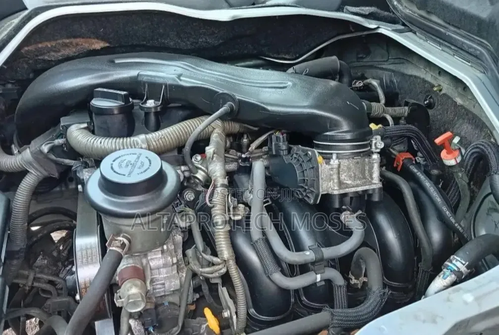 Toyota HiAce 2014 Grey