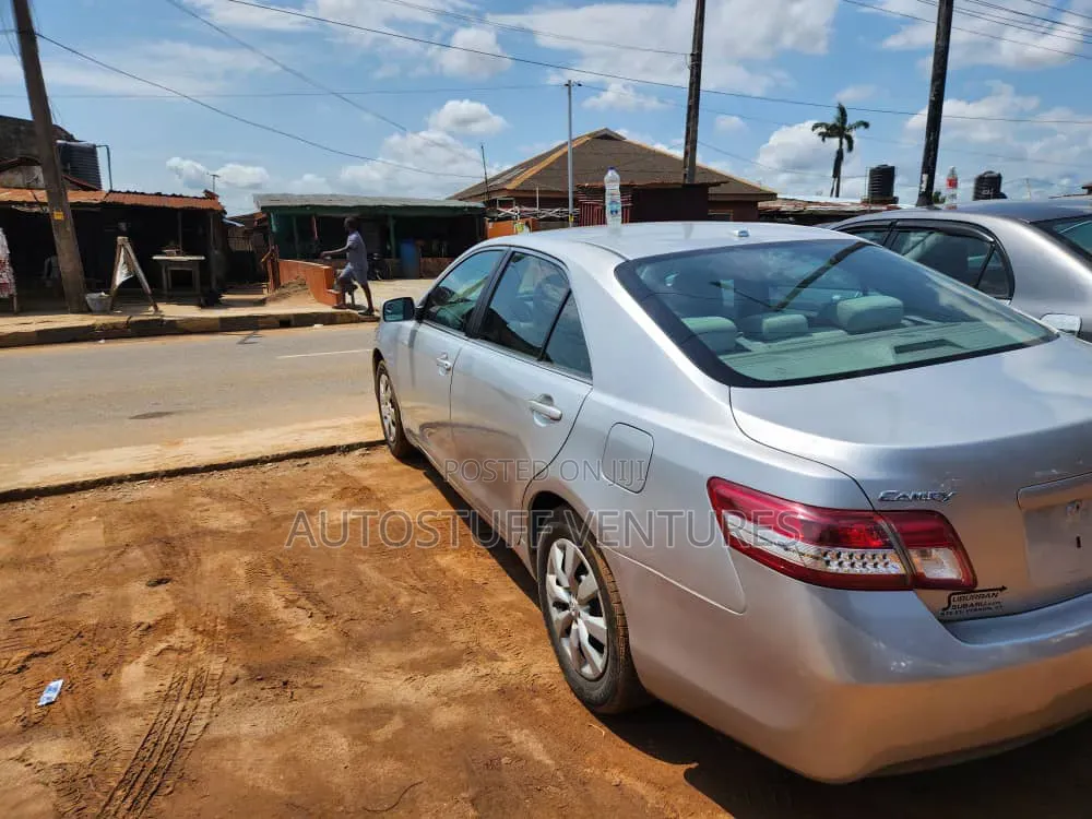 Toyota Camry 2011 Silver