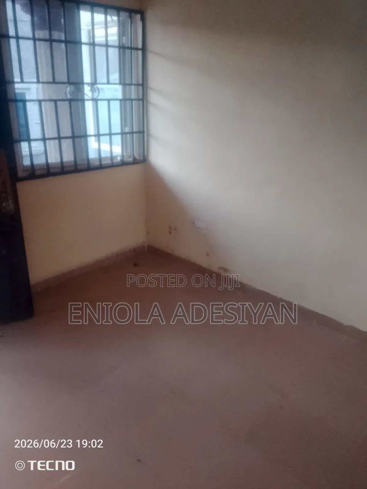 1bdrm Block of Flats in Awobo Pineapple, Igbogbo for rent