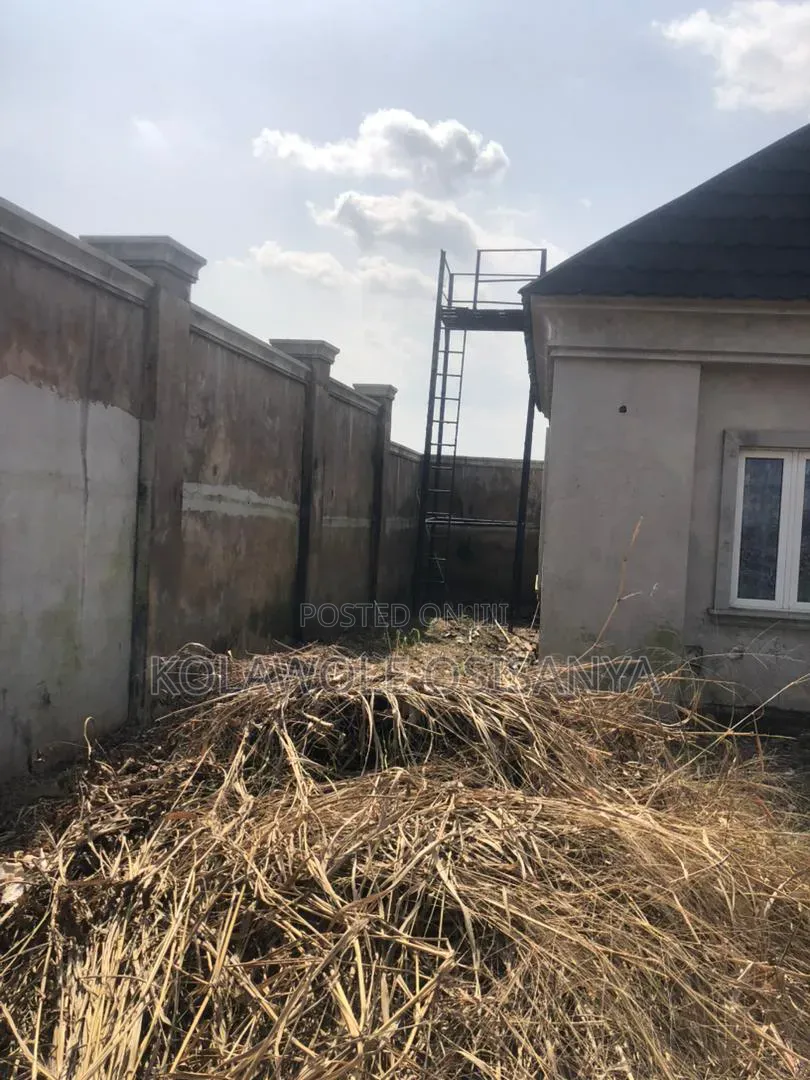 2bdrm Bungalow in Oluyole Estate for sale