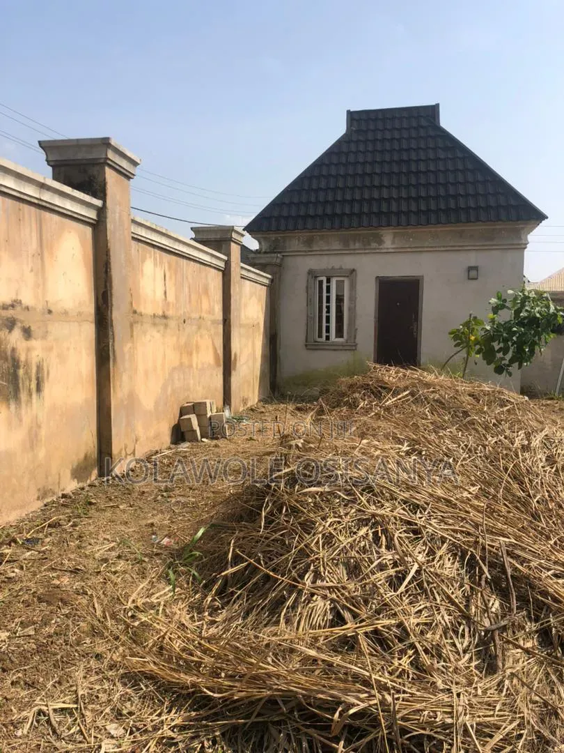 2bdrm Bungalow in Oluyole Estate for sale