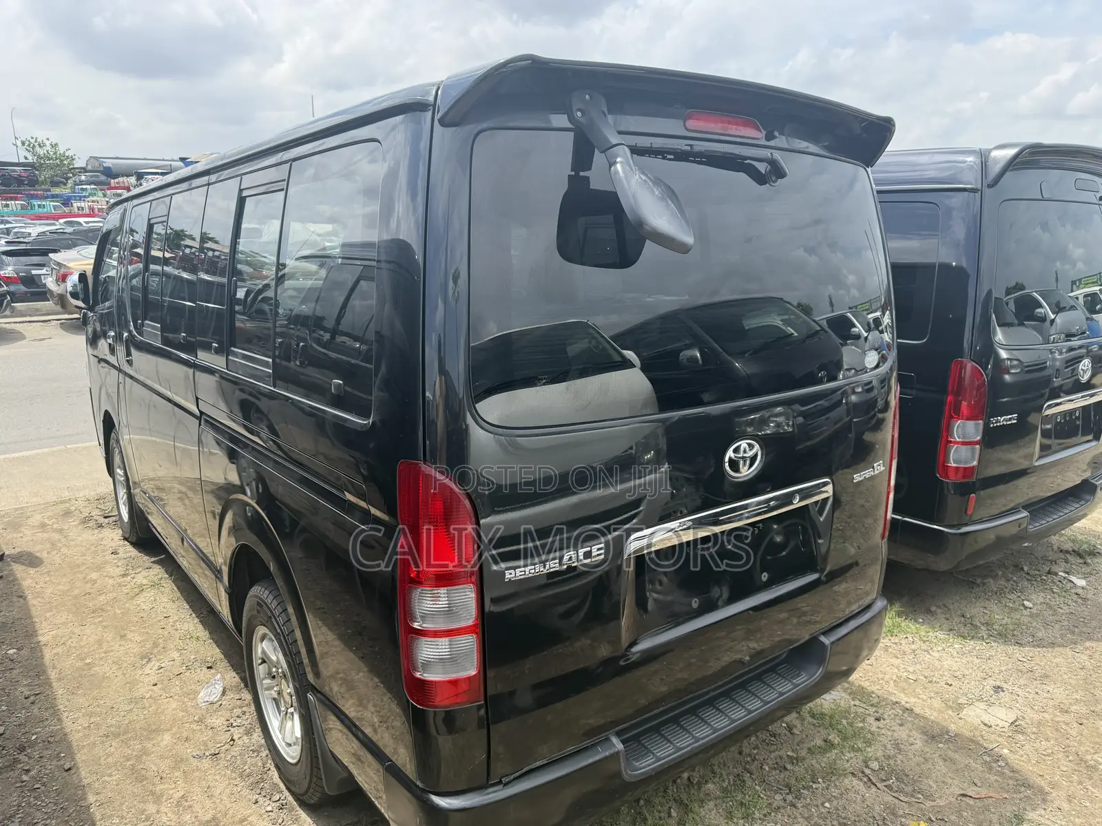 Toyota HiAce 2010 Black