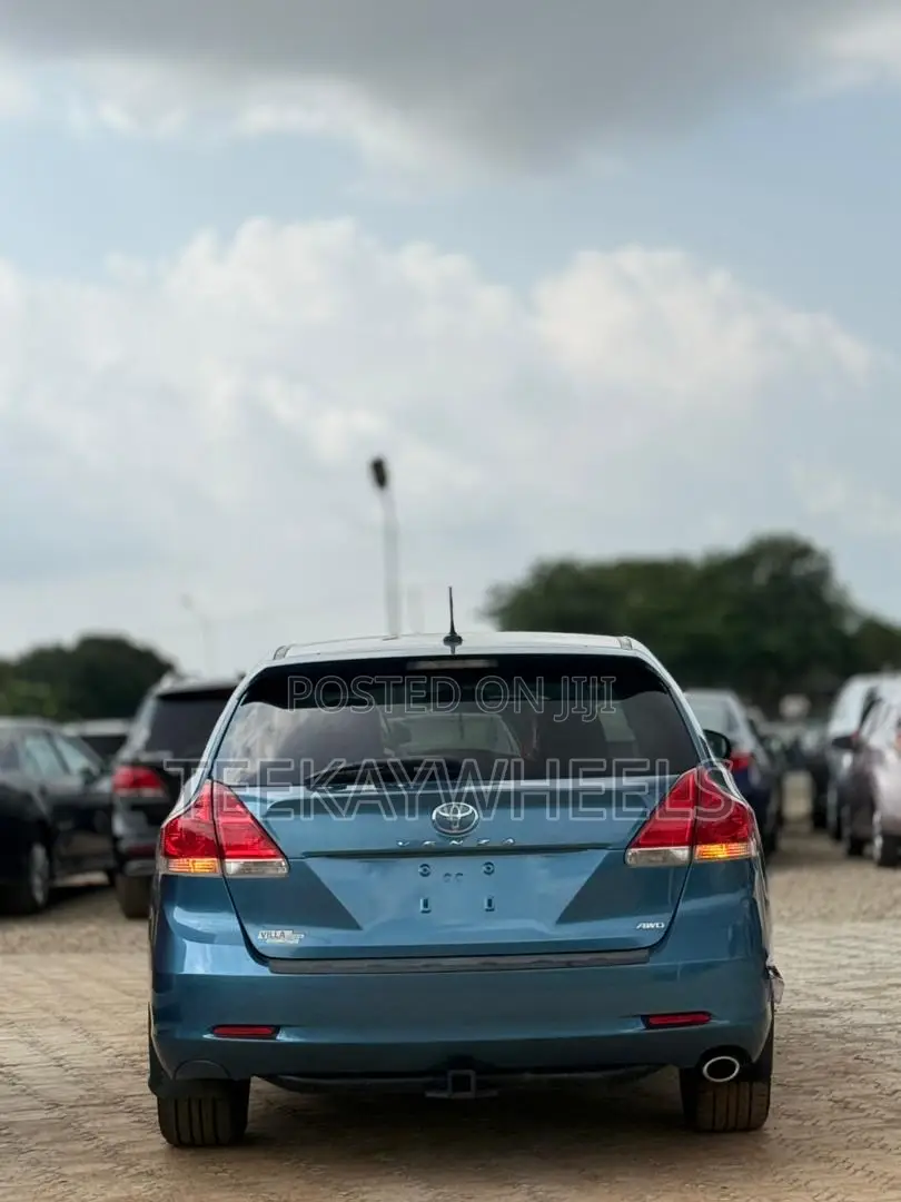 Toyota Venza LE 2010 Blue