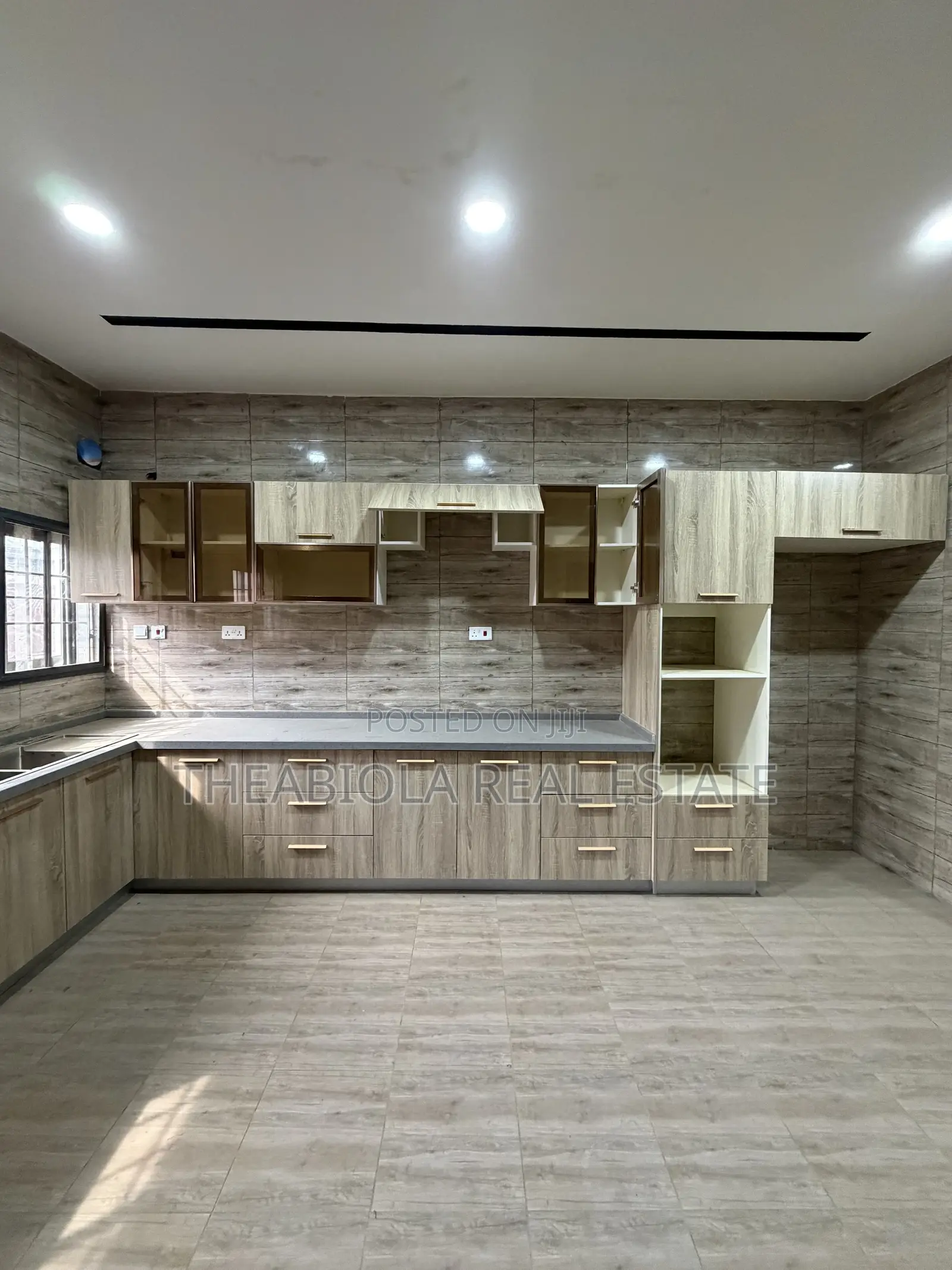 4bdrm Duplex in Guzape Main, Abuja for rent