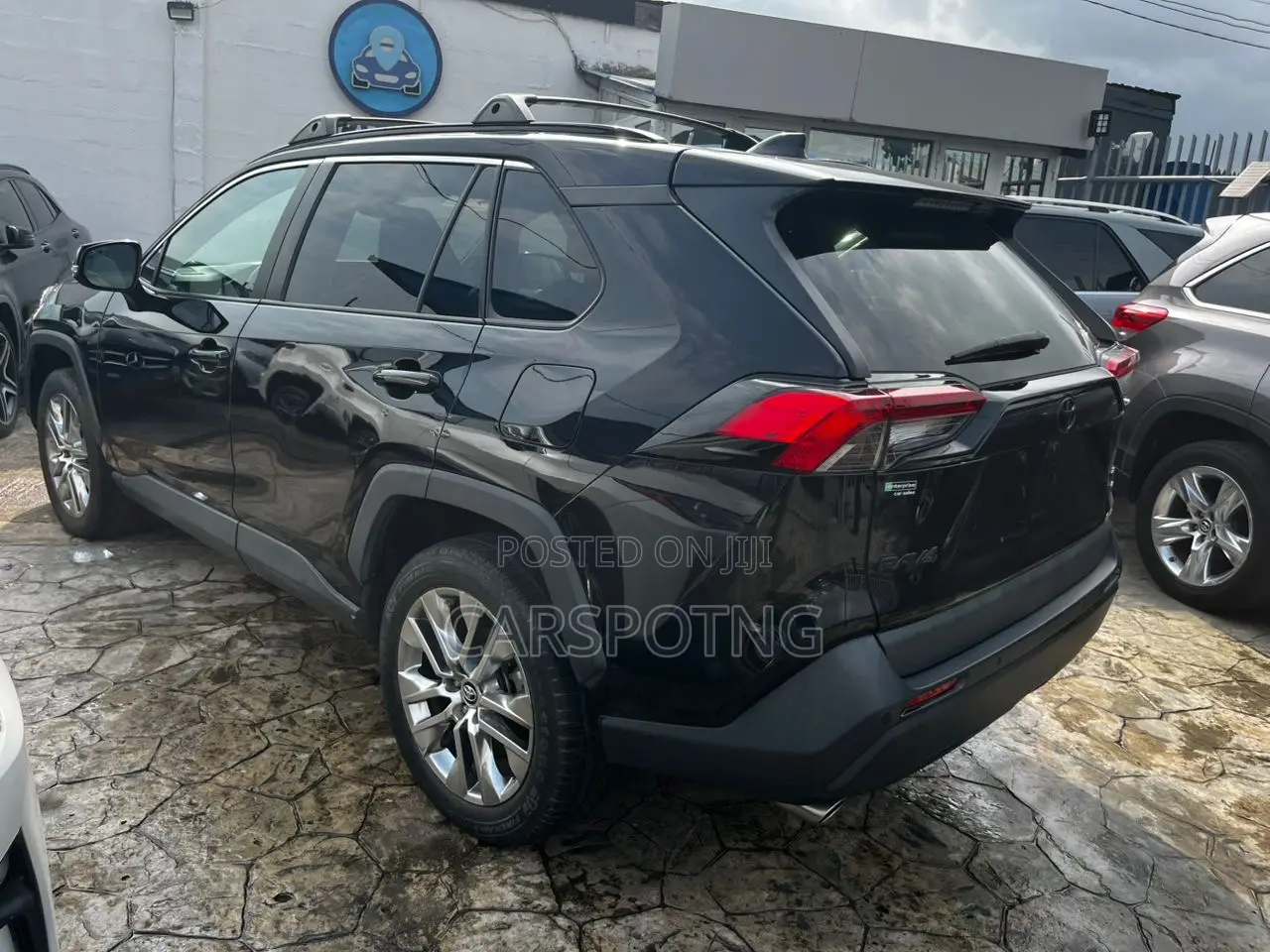 Toyota RAV4 XLE Premium AWD 2020 Black