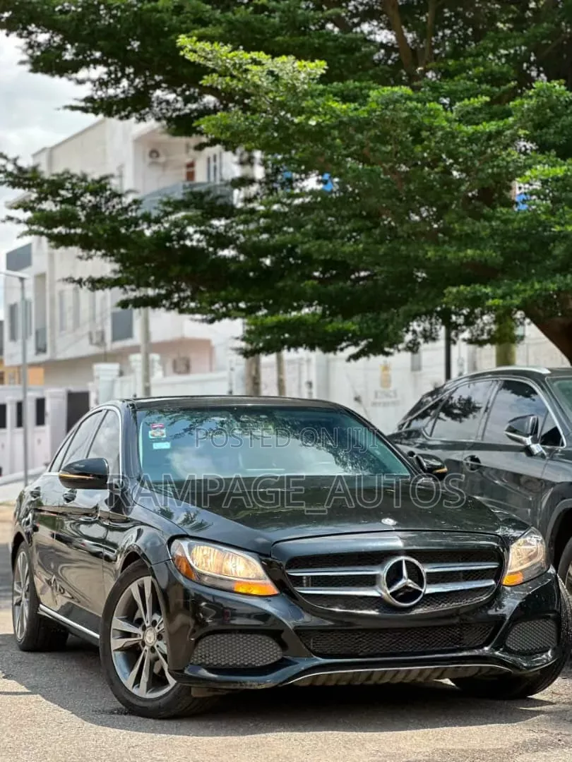 Mercedes-Benz C300 2016 Black