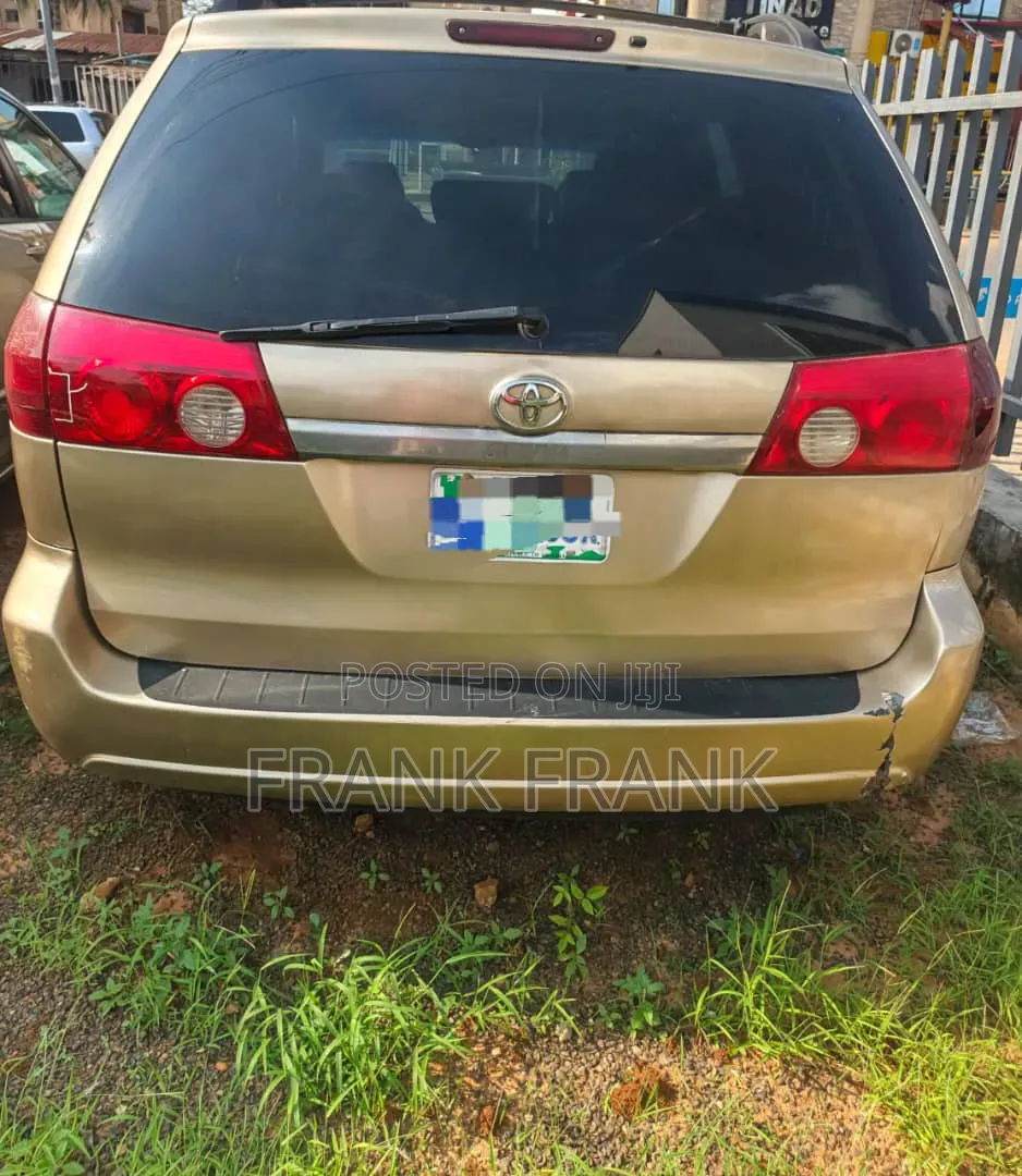 Toyota Sienna 2006 Gold
