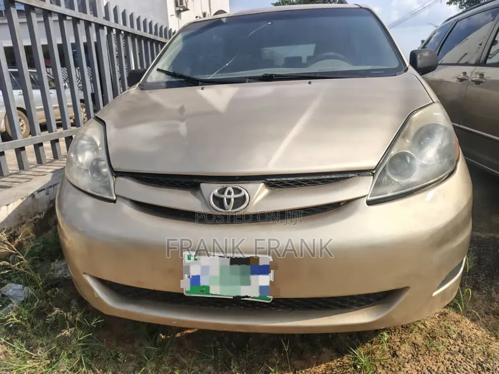 Toyota Sienna 2006 Gold