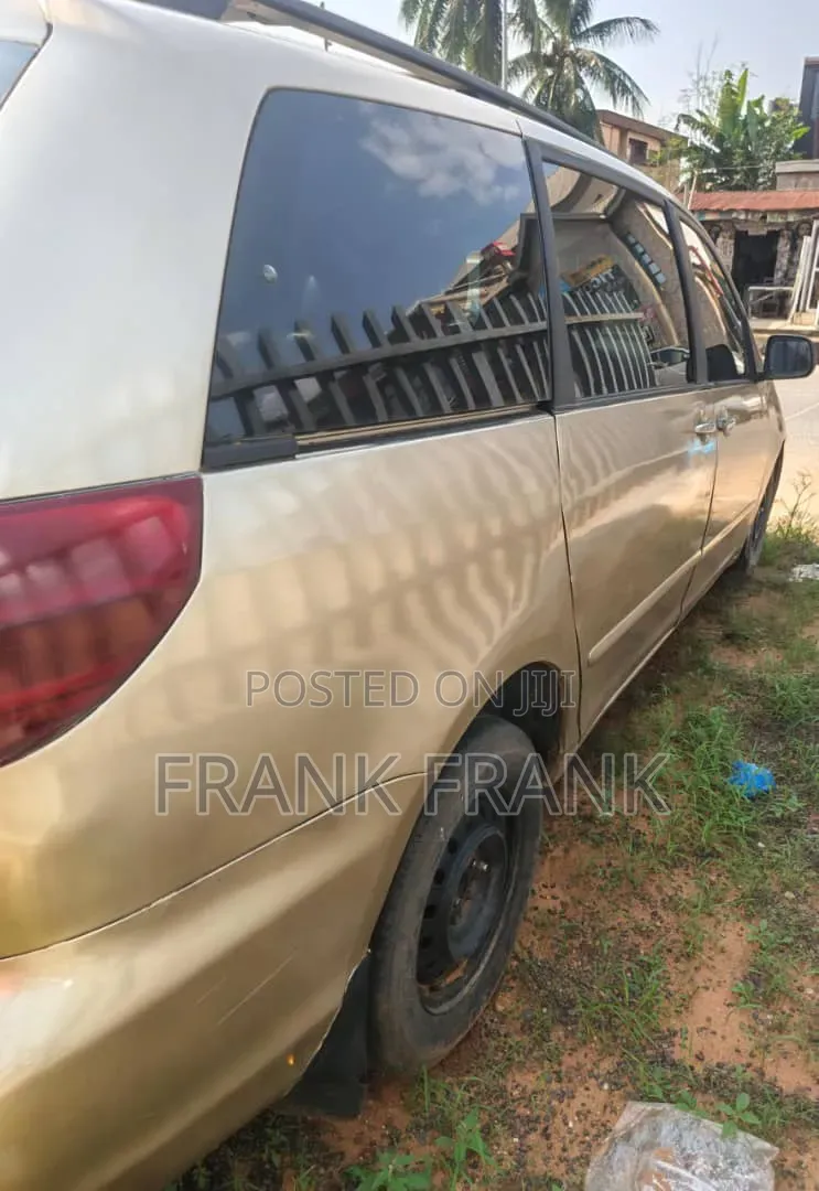Toyota Sienna 2006 Gold