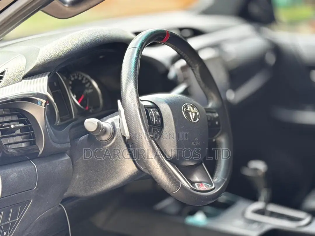 Toyota Hilux 2024 Black